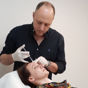 ניתוח מתיחת פנים