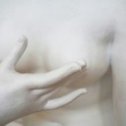 הקטנה והרמת חזה